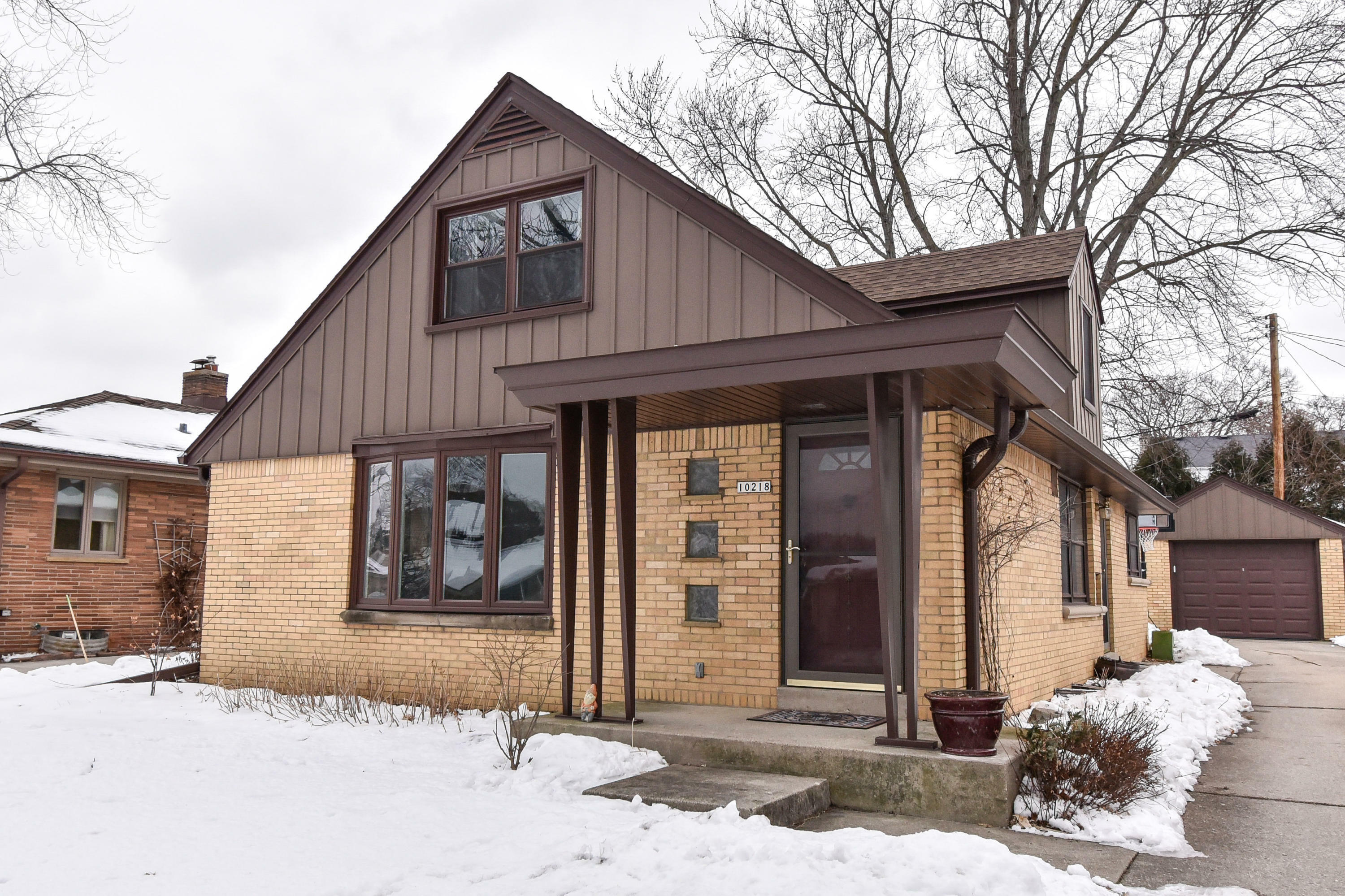 Property Photo:  10218 W Feerick Pl  WI 53222 