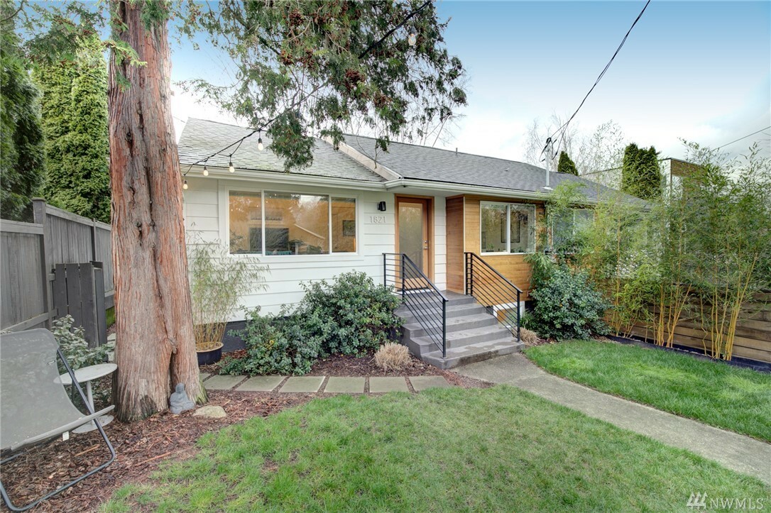 Property Photo:  1821 29th Ave  WA 98122 