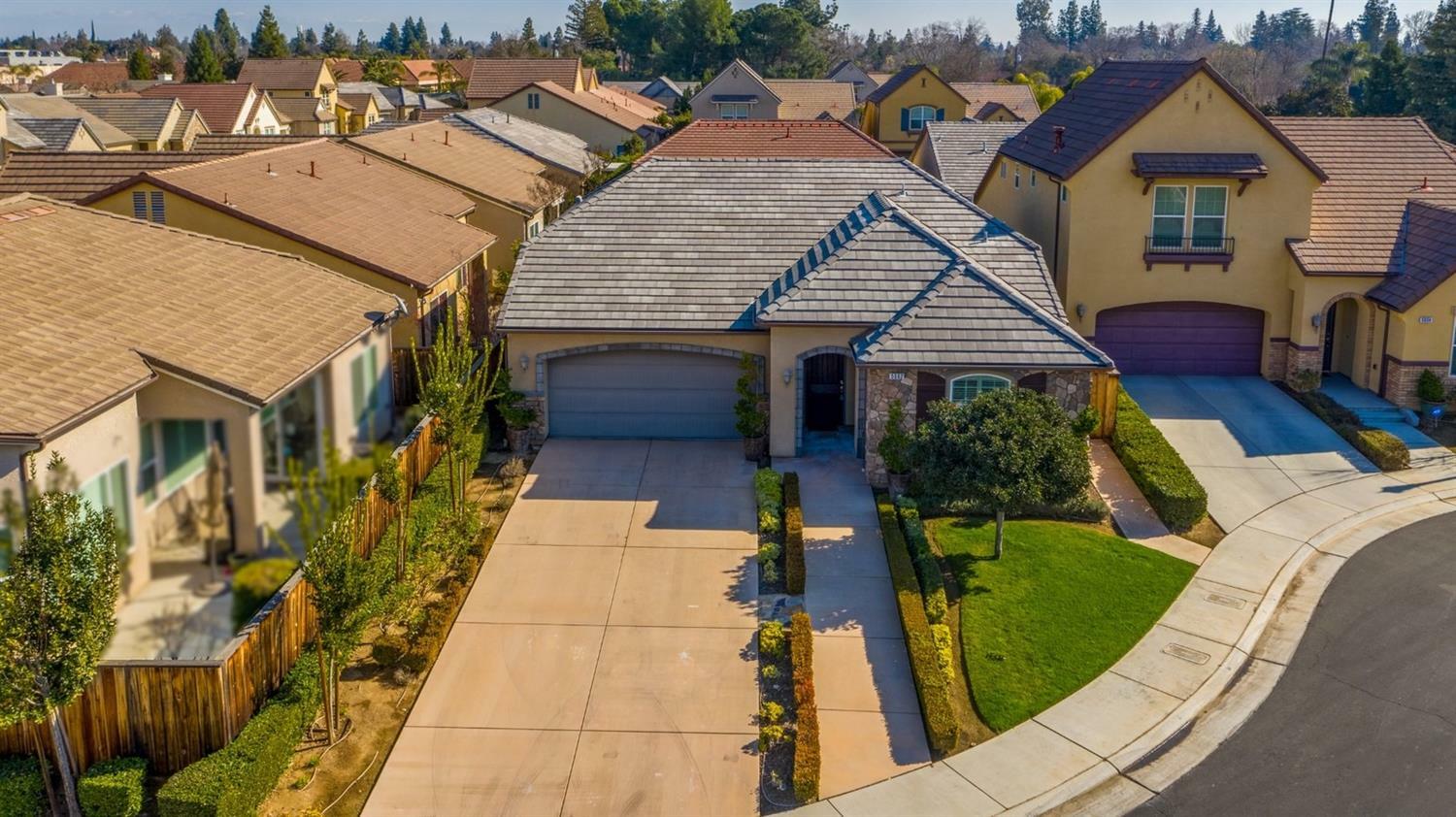 Property Photo: 5662 N Hamlet Lane CA 93711