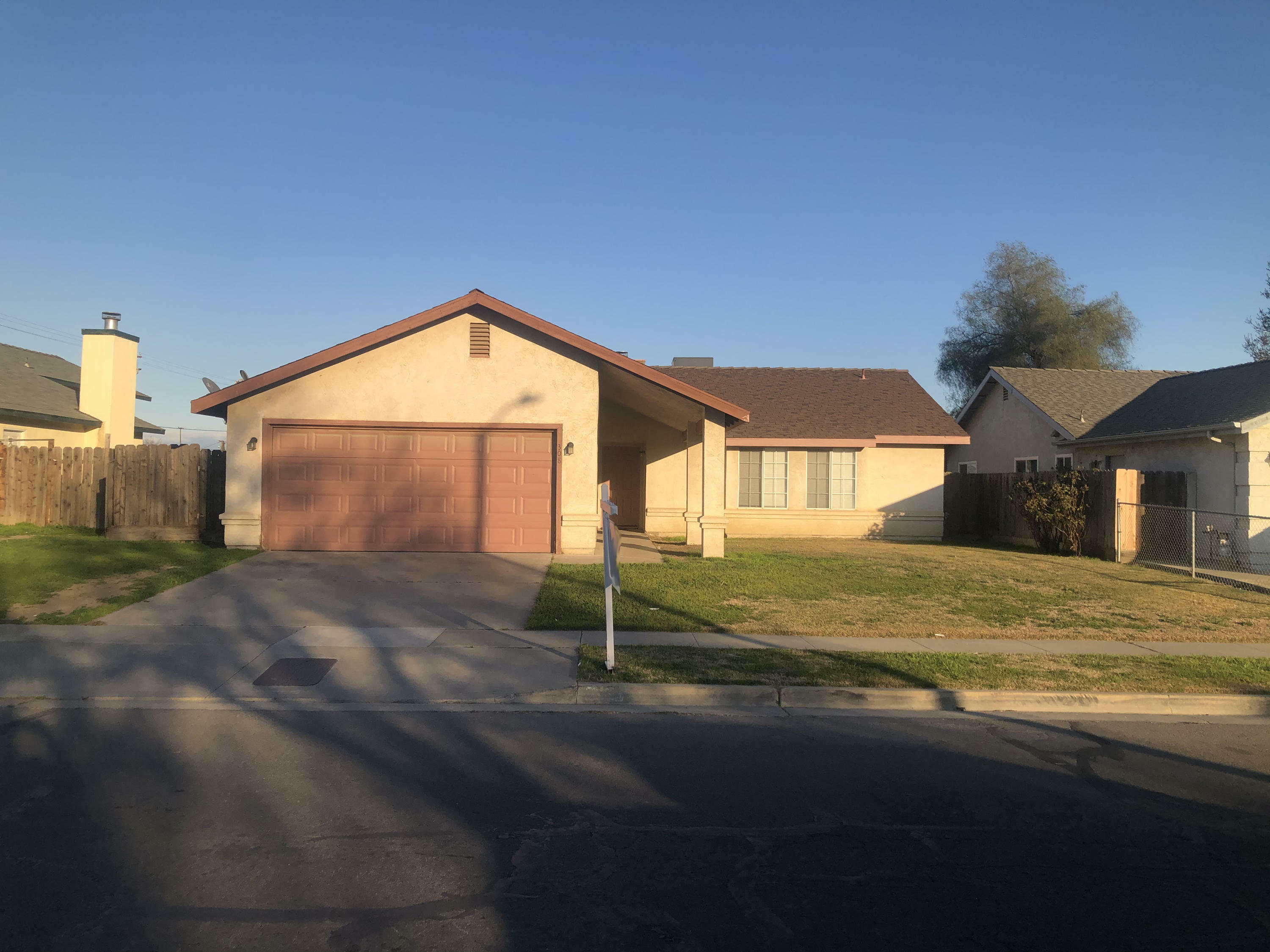 308 Marin Street  Tulare CA 93274 photo