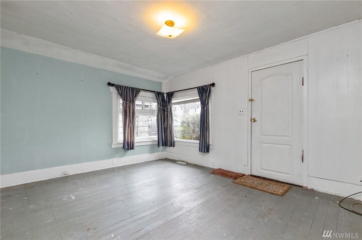 Property Photo:  5008 S Alaska St  WA 98118 