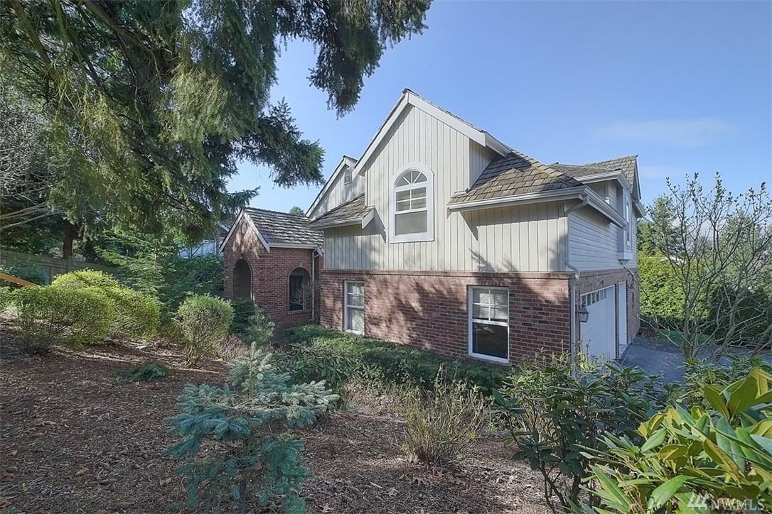 Property Photo: 5819 108th Ave NE WA 98033