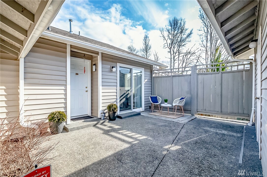 901 E Marine View Dr 201  Everett WA 98201 photo