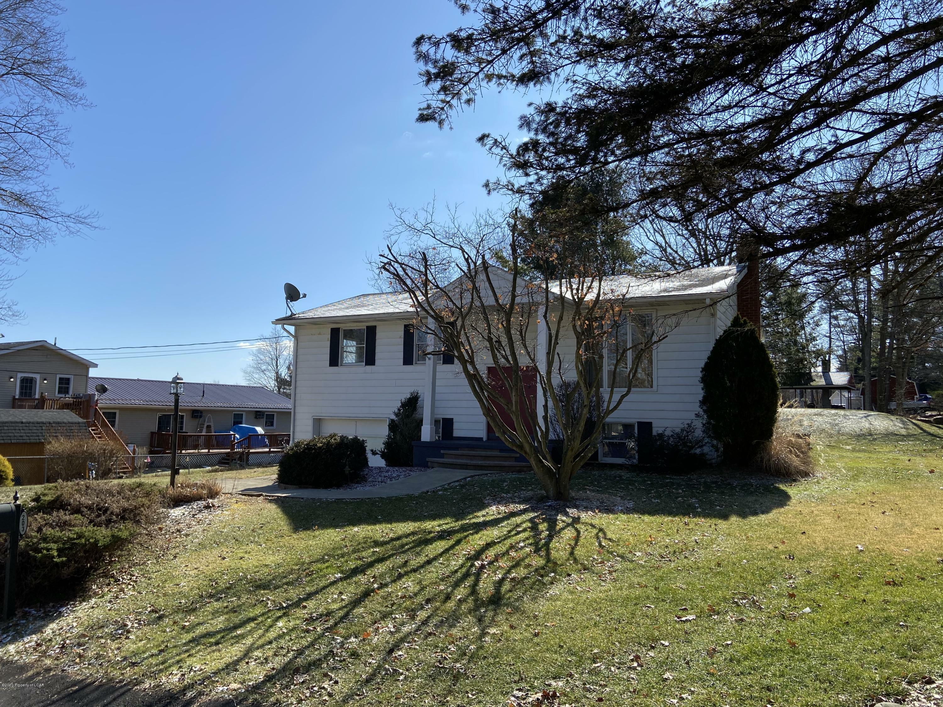 203 Circle Drive  Harding PA 18643 photo