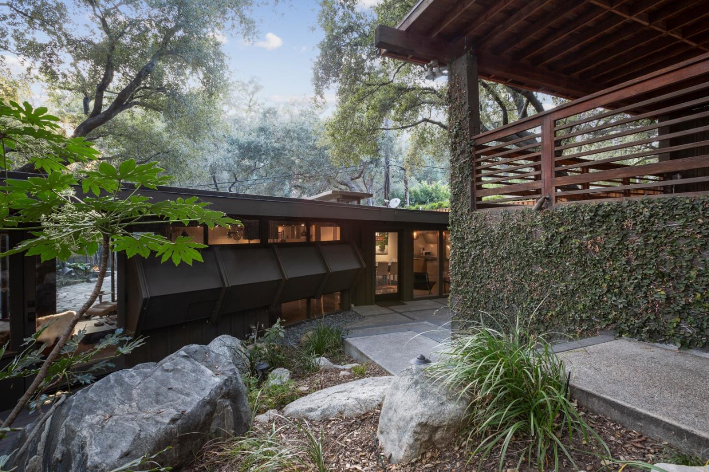 Property Photo: 1272 Sunny Oaks Circle CA 91001