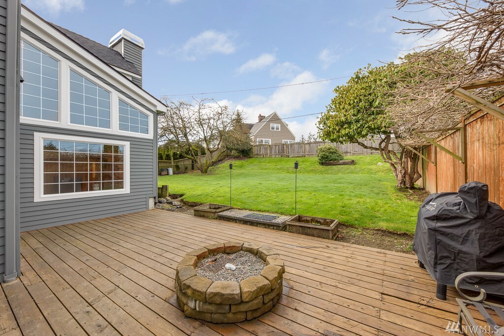 Property Photo: 526 Colby Ave WA 98201