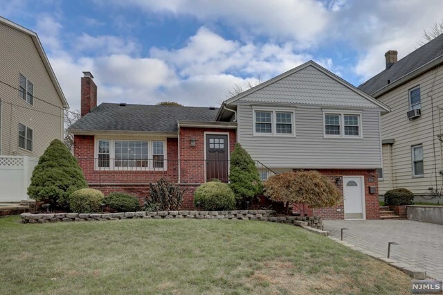 Property Photo:  290 Orient Way  NJ 07071 