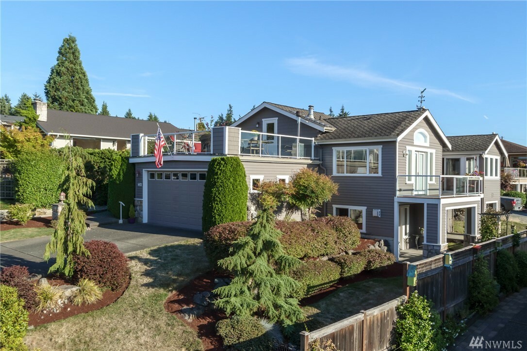 Property Photo:  738 Laurel St  WA 98020 