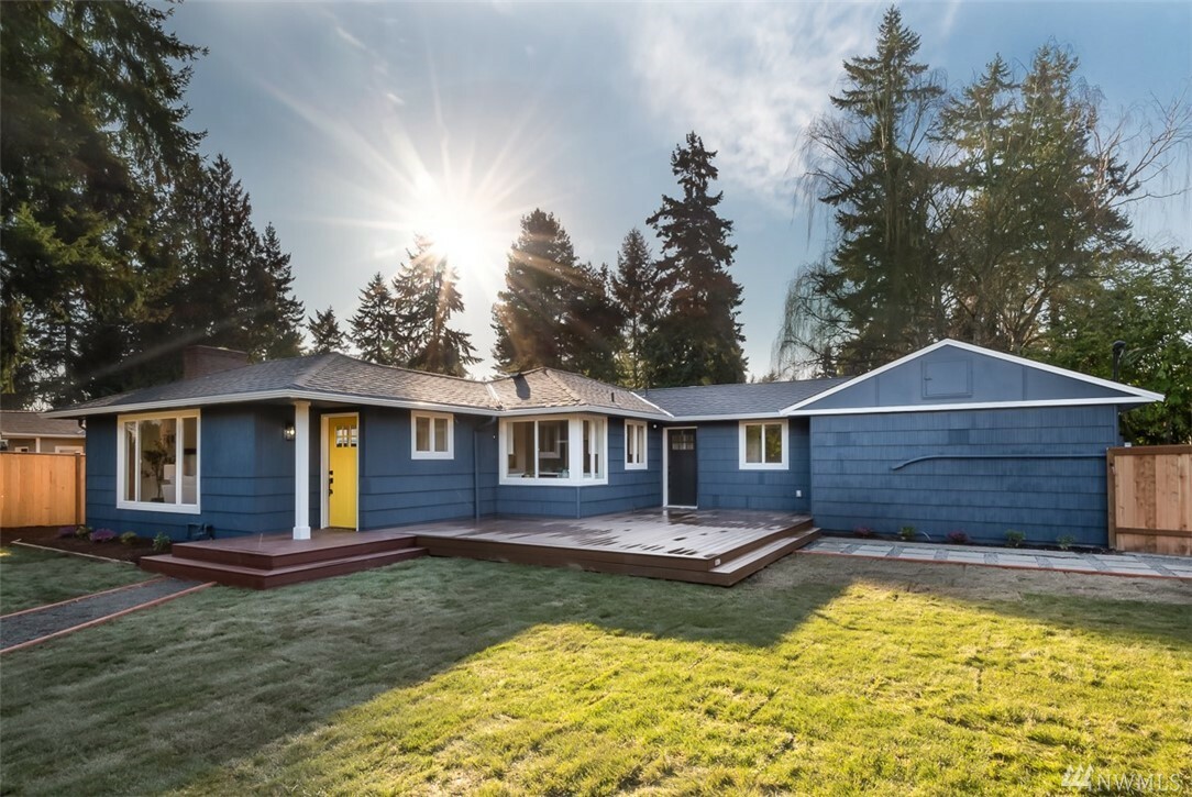 Property Photo:  18245 Linden Ave N  WA 98133 