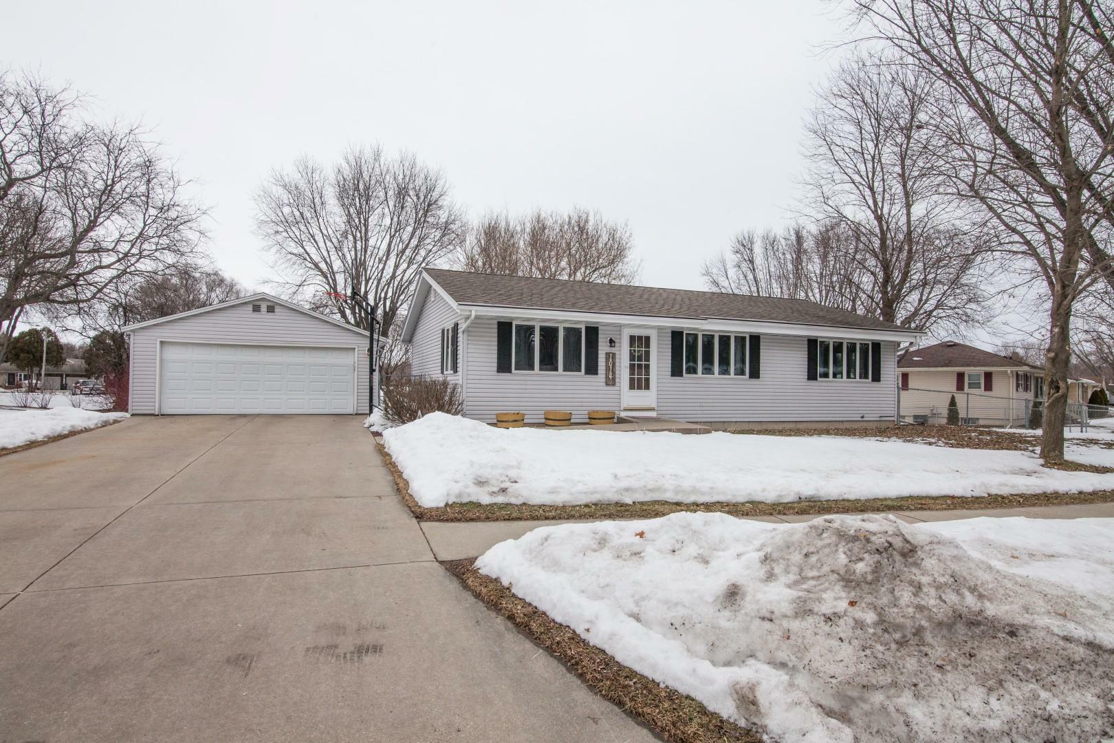 Property Photo:  1014 W Cramer St  WI 53538 