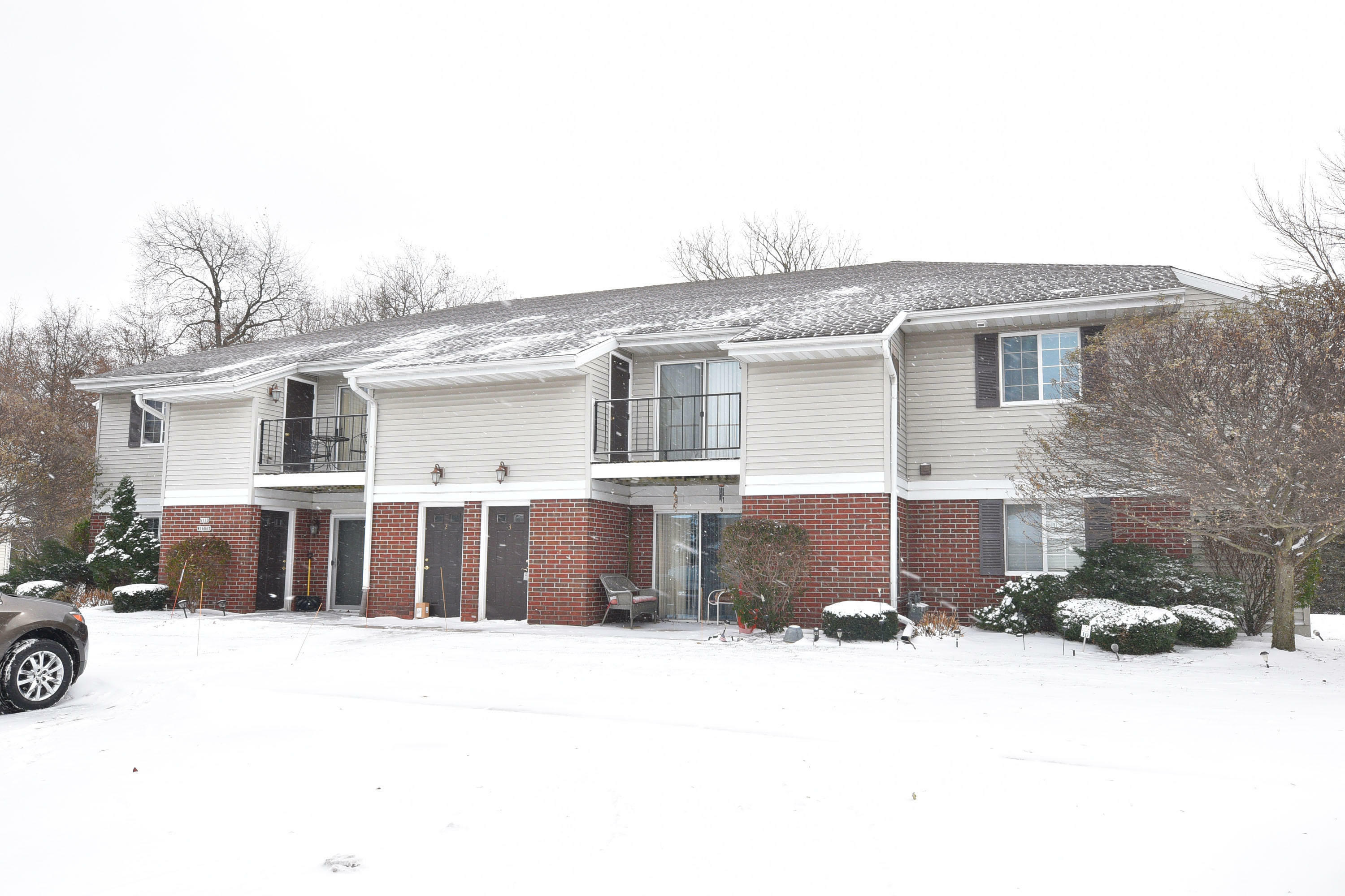 Property Photo:  N110w16973 Ashbury Cir 6  WI 53022 