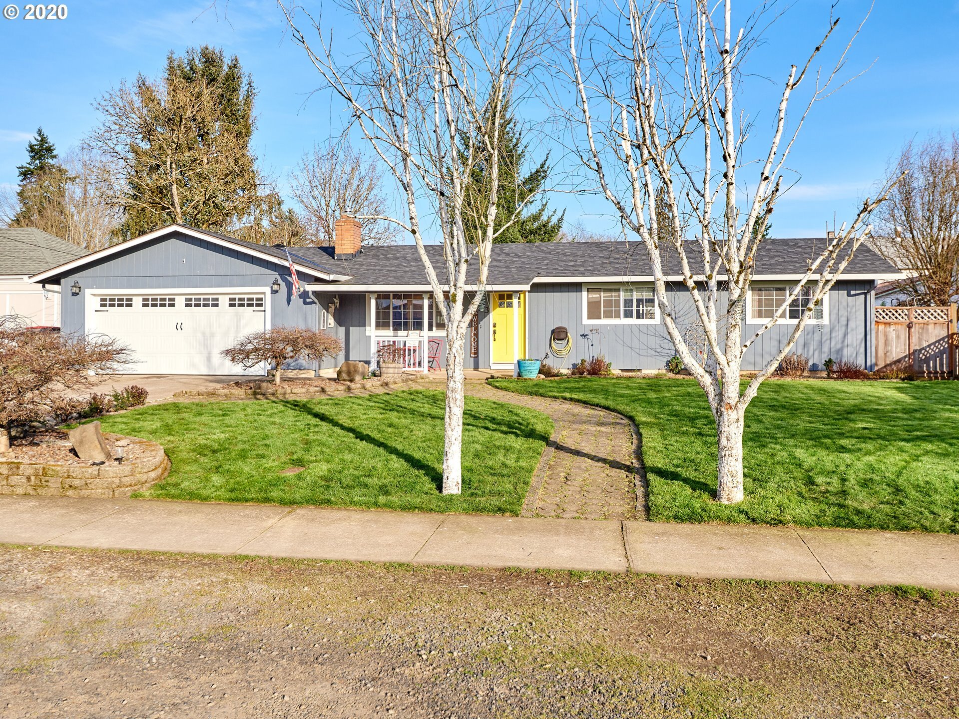 Property Photo: 253 N Olive St OR 97148