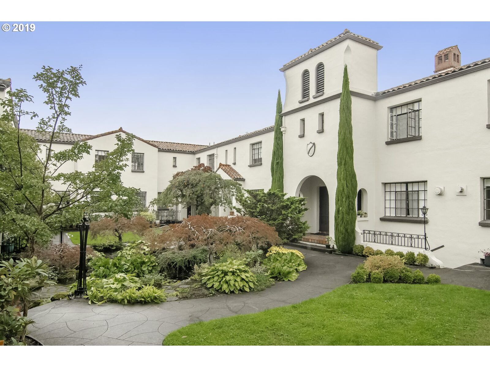 Property Photo:  2325 NE Flanders St 1  OR 97232 