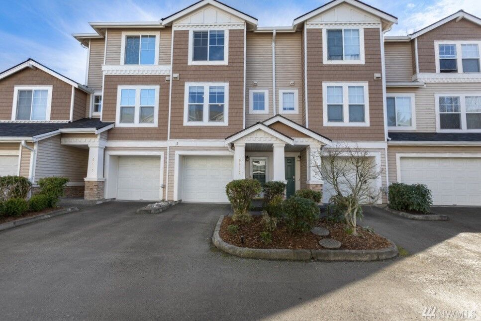 Property Photo:  5915 S 232 Ct  WA 98032 