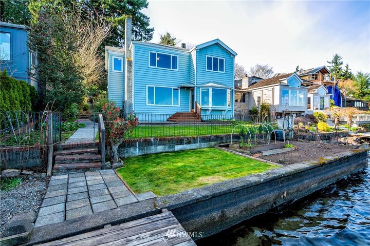 Property Photo: 9738 Lake Shore Boulevard NE WA 98115