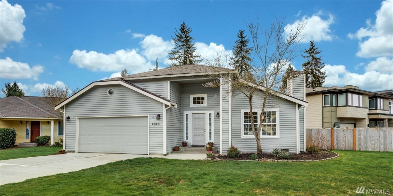 Property Photo:  12821 NE 101st Place  WA 98033 