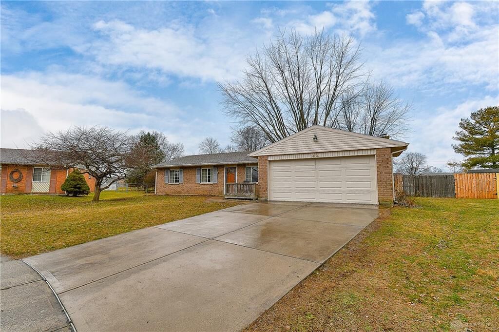 Property Photo: 1404 Massachusetts Drive OH 45385