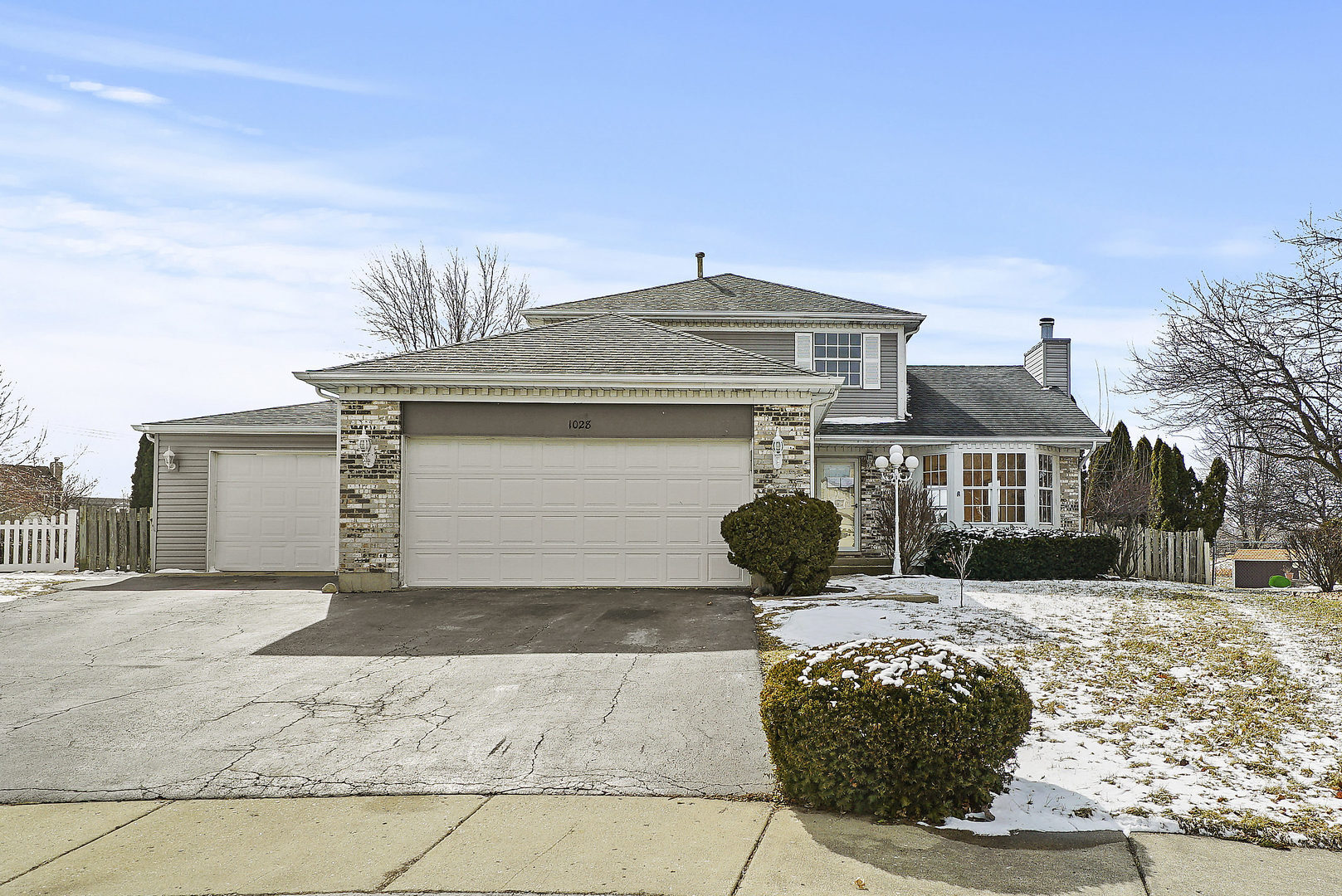 Property Photo: 1028 Pheasant Trail IL 60188