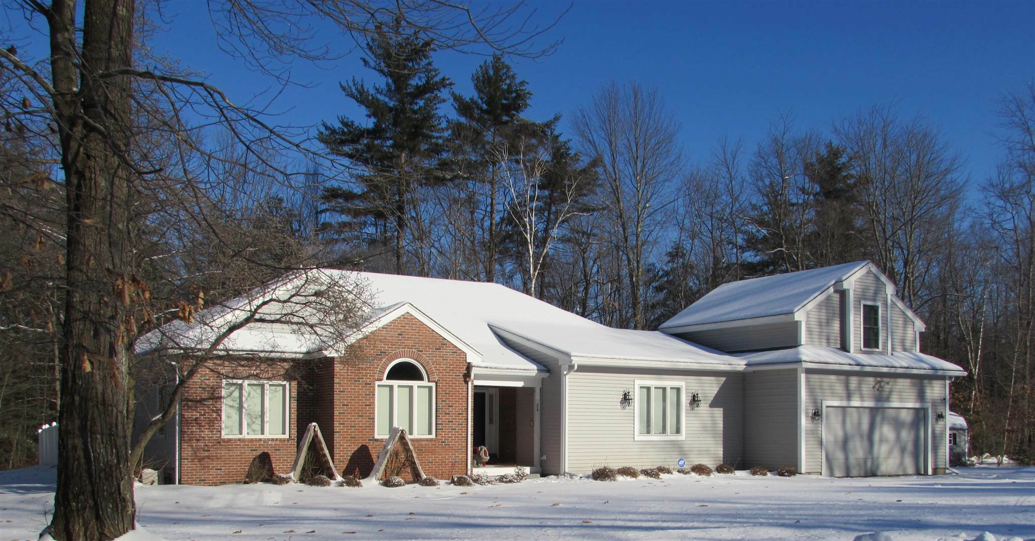 Property Photo:  29 Oakmont Drive  NH 03301 