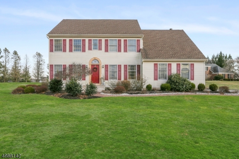 Property Photo:  3 Wyckoff Ln  NJ 08822 