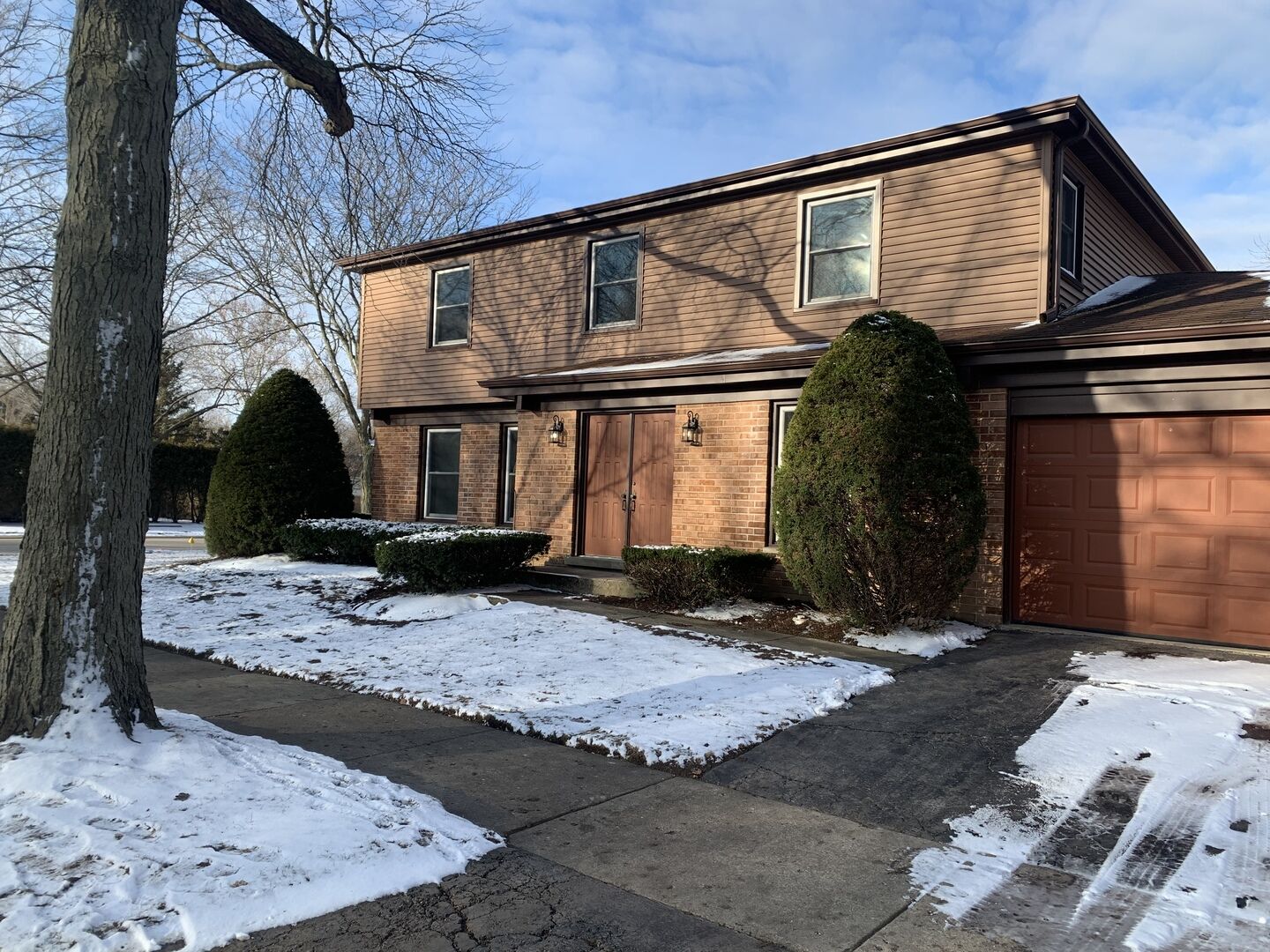 Property Photo: 1006 Stratford Road IL 60015