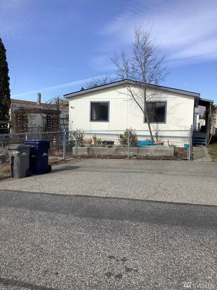Property Photo:  455 NE 9th St 40  WA 98802 
