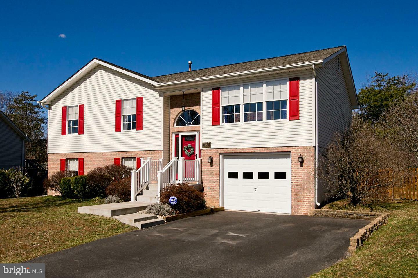 Property Photo:  104 Woodbury Court  VA 22602 