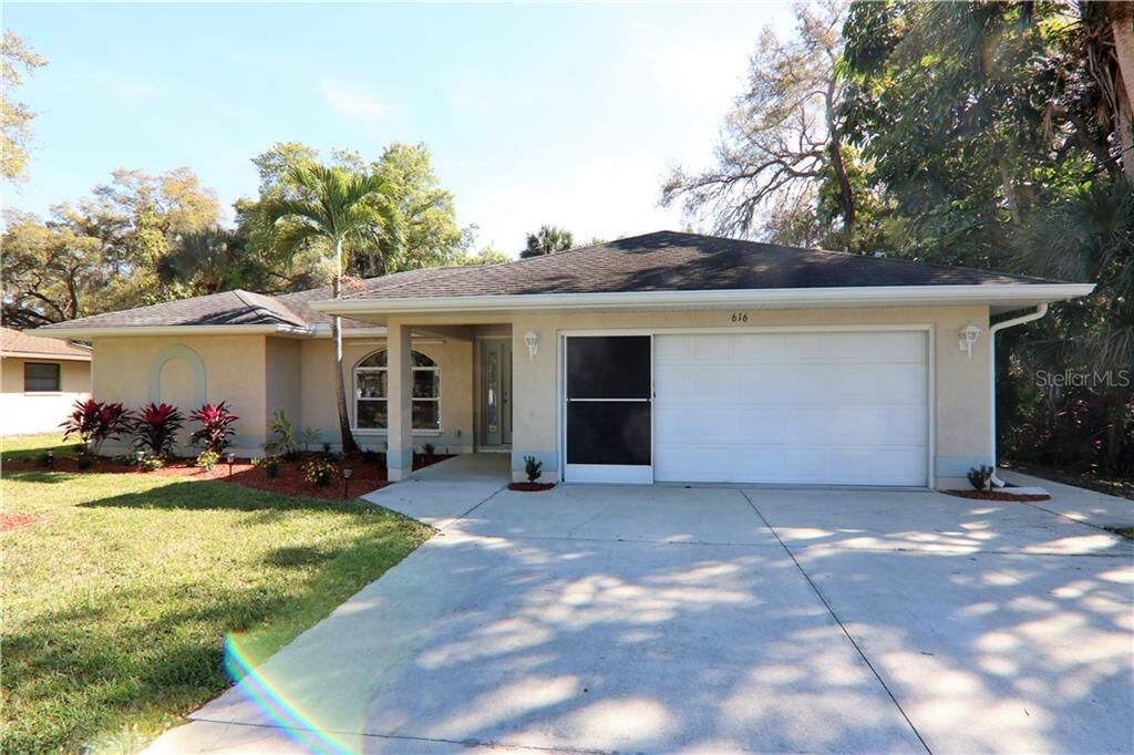 Property Photo:  616 Nightingale Road  FL 34293 