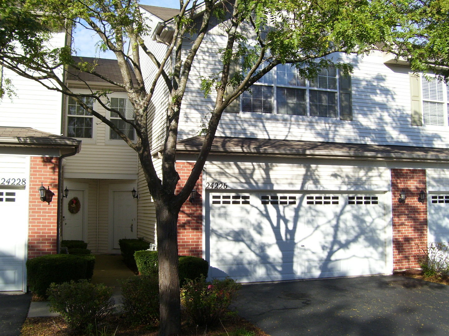 Property Photo: 24226 Walnut Circle 24226 IL 60585