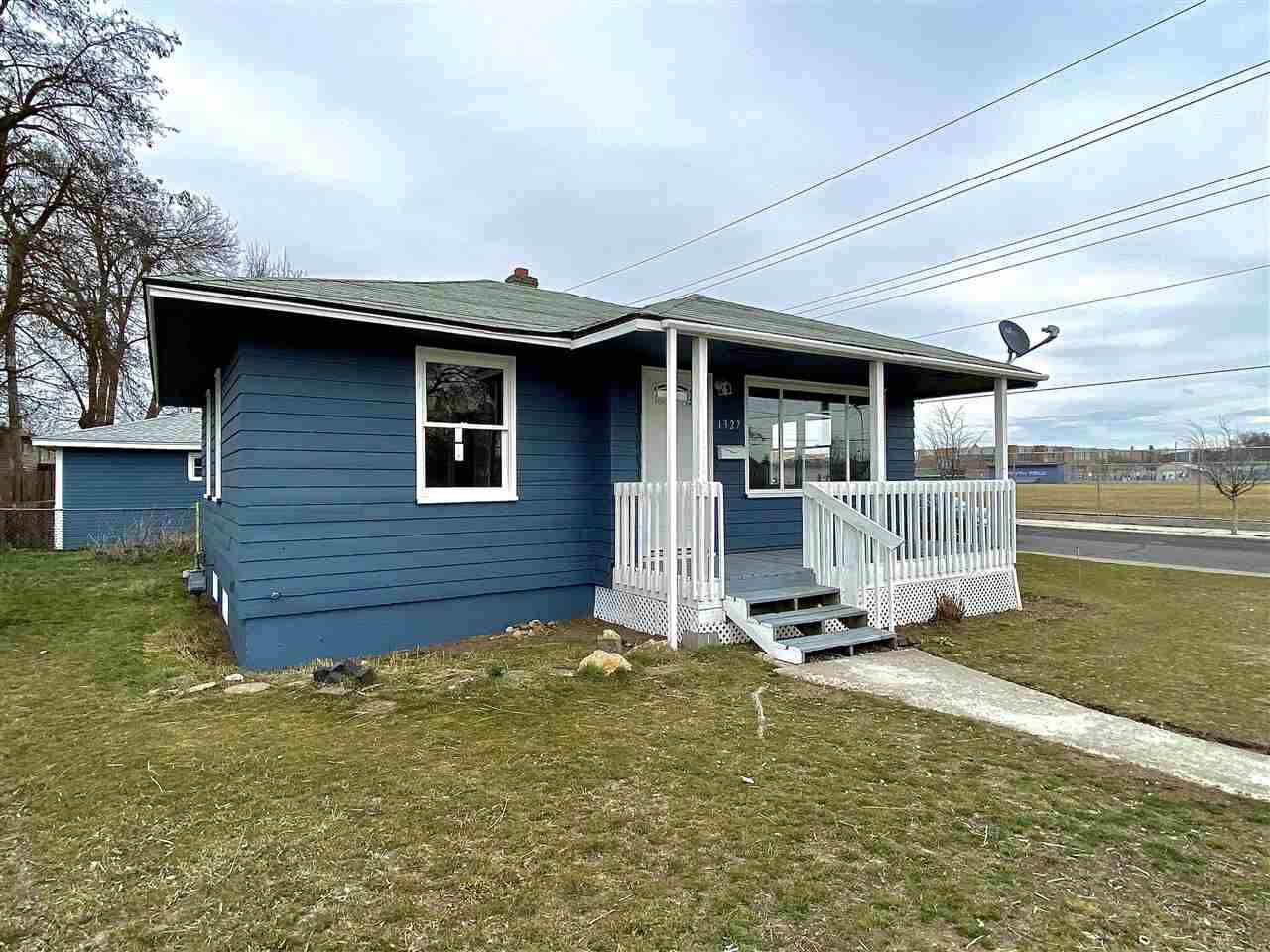 Property Photo:  1327 E Longfellow Ave  WA 99207 