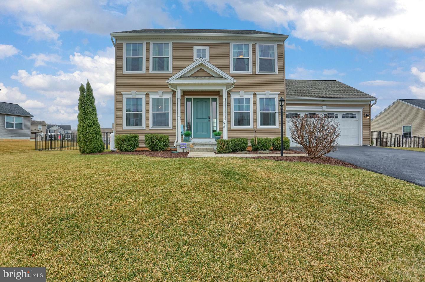 Property Photo: 655 Franklin Square Drive PA 17201