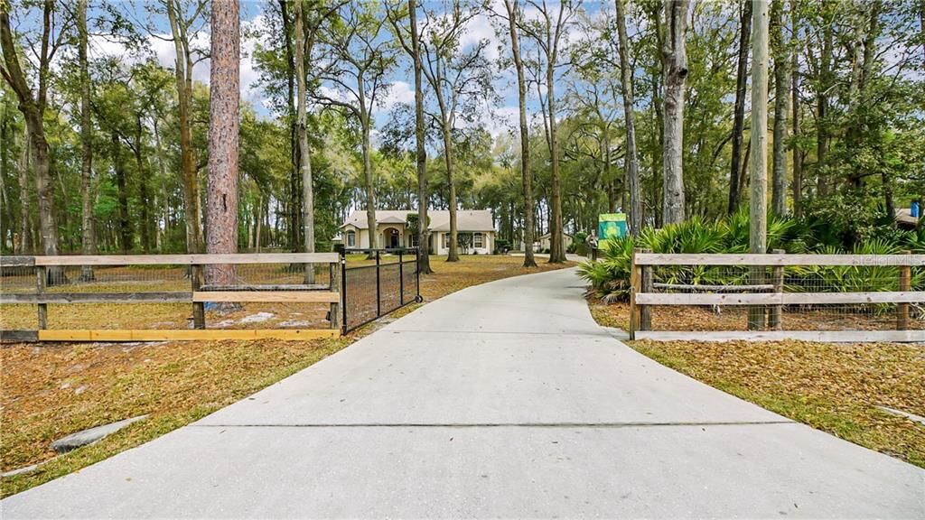 Property Photo: 2925 SE 156th Place Road FL 34491