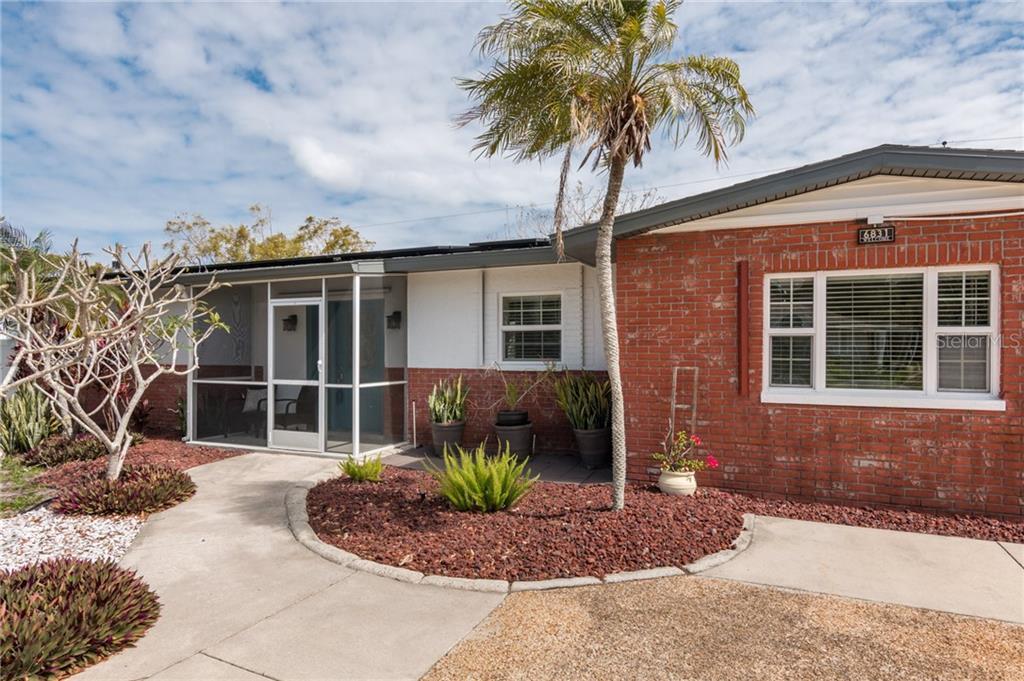 Property Photo: 6831 Meadowlawn Drive N FL 33702