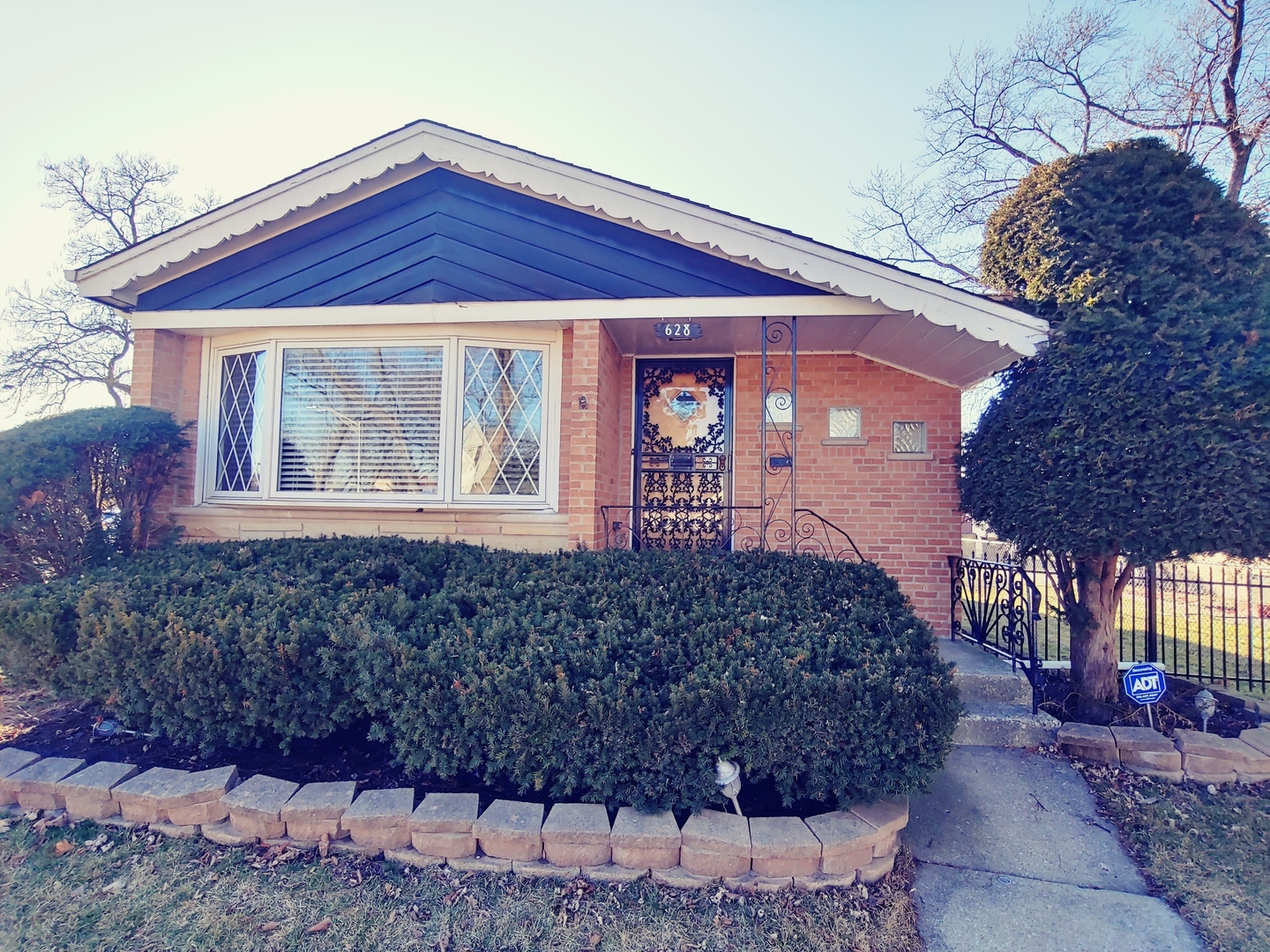 Property Photo:  628 Morris Avenue  IL 60104 