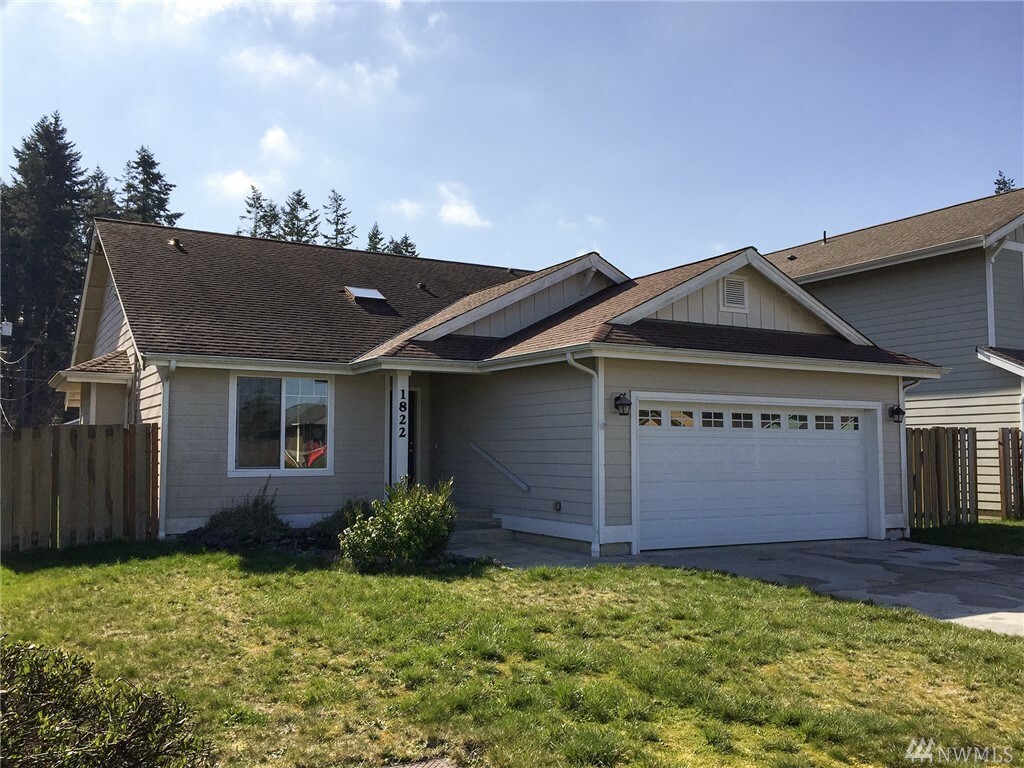 Property Photo:  1822 W 15th St  WA 98363 