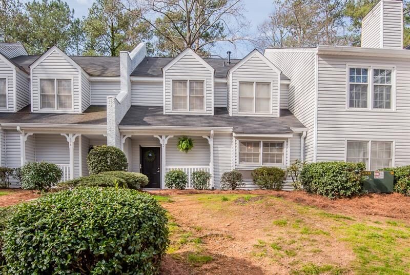 Property Photo:  822 Cannon Run SW   30064 