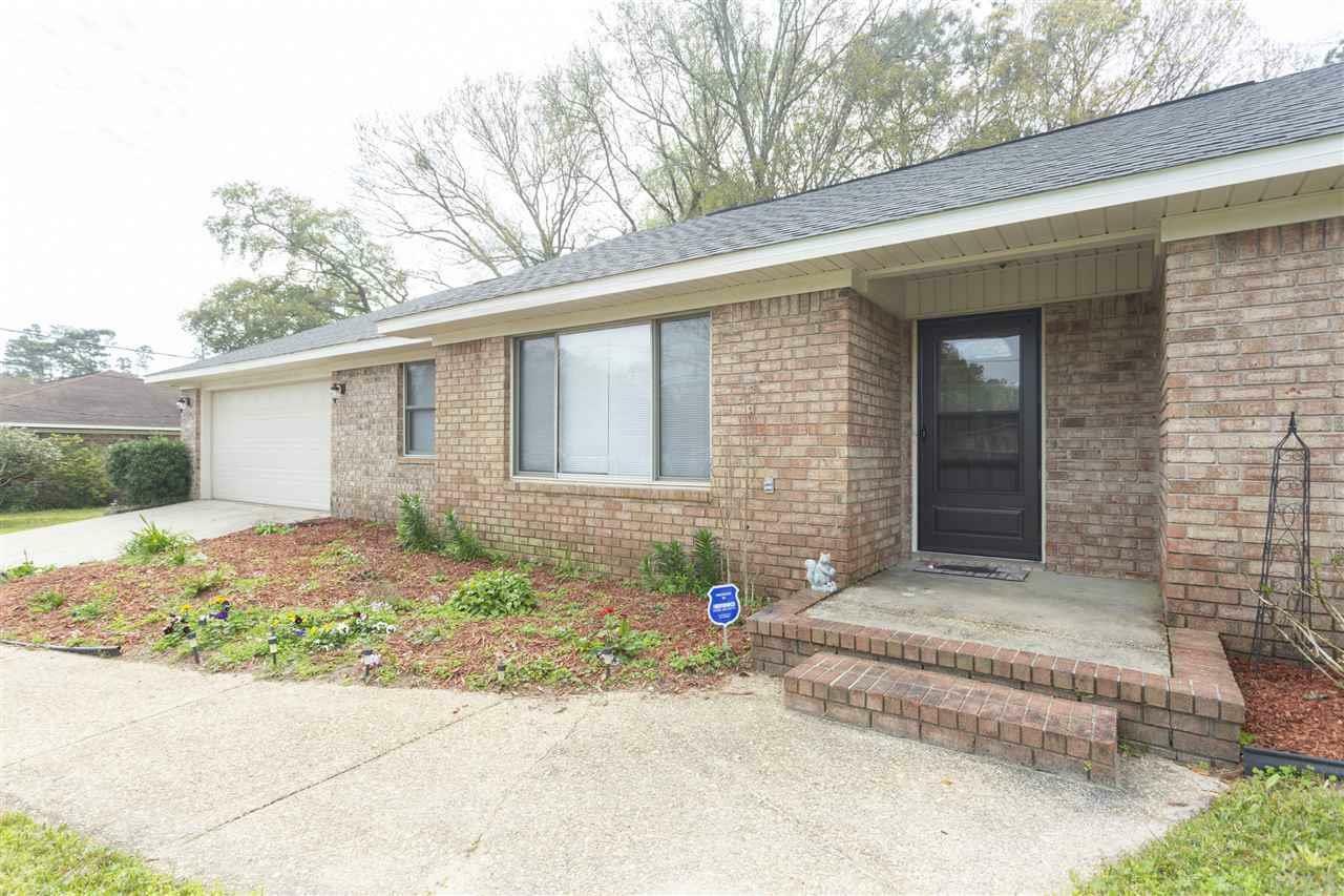 Property Photo: 225 Bordeaux St FL 32503