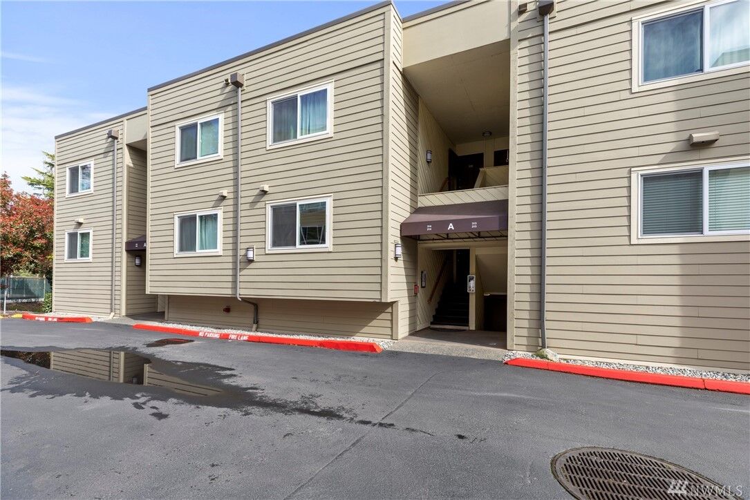 Property Photo:  5844 NE 75 Street A214  WA 98115 