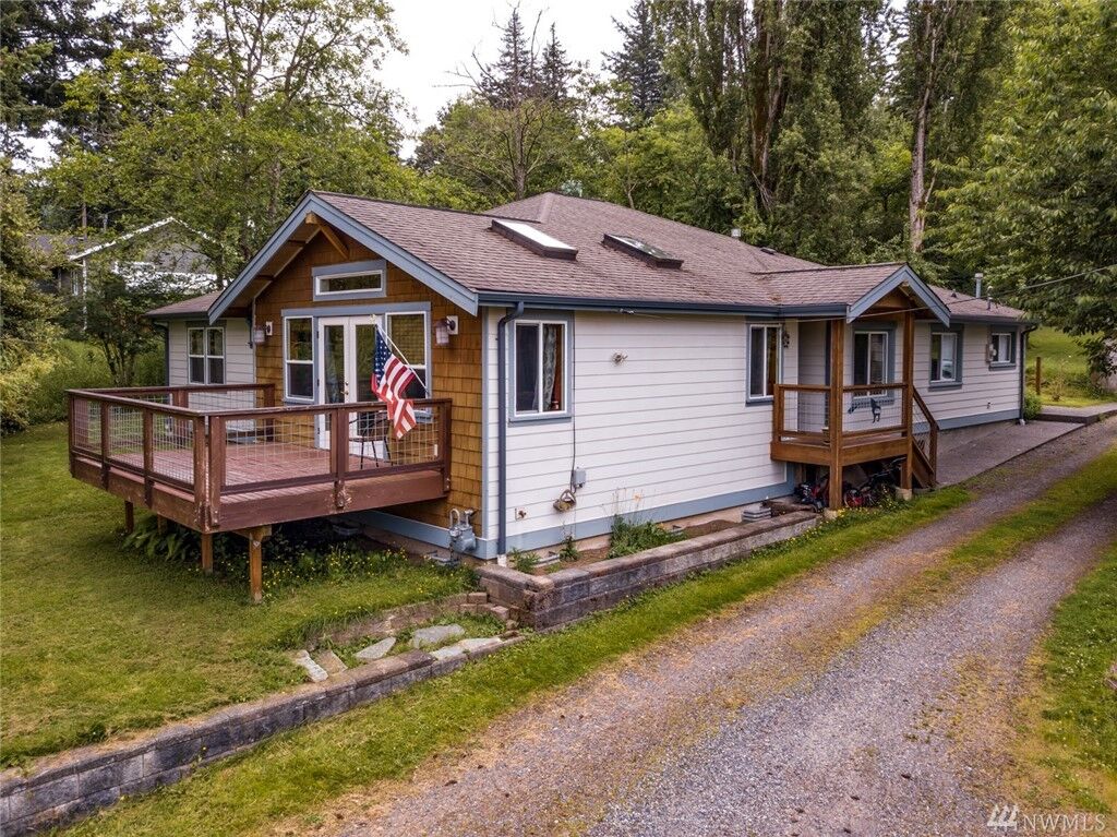 Property Photo:  510  Chuckanut Dr  N  WA 98229 