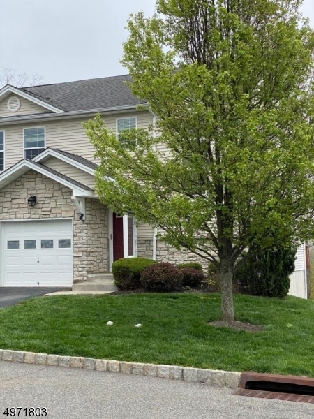 Property Photo:  2 Crestmont Ct  NJ 07419 