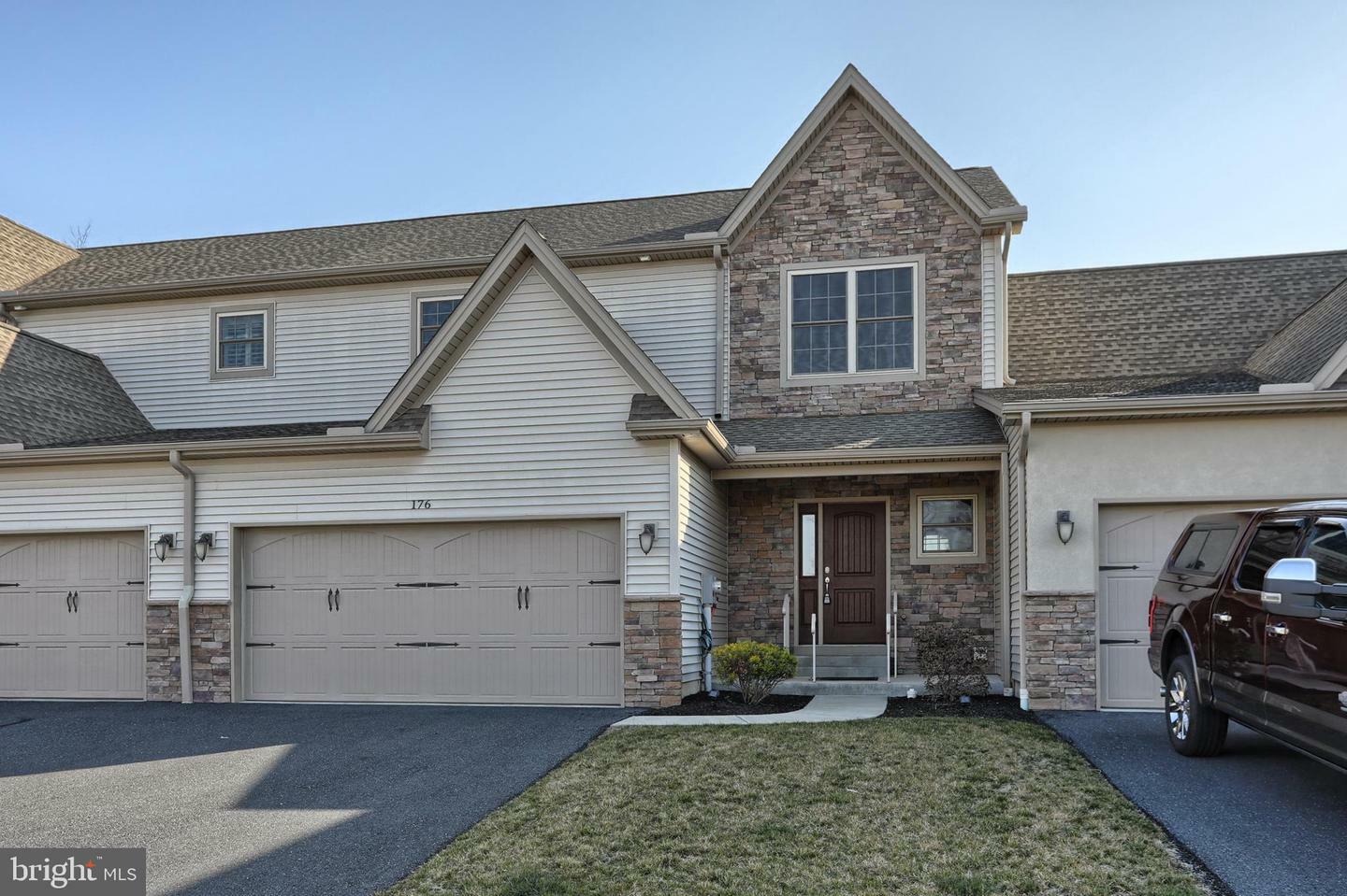Property Photo: 176 Lexington Ct PA 17112