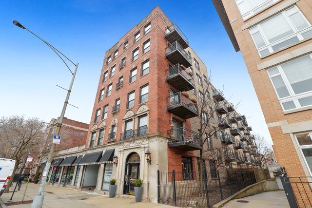 Property Photo: 4144 N Sheridan Road 101 IL 60613
