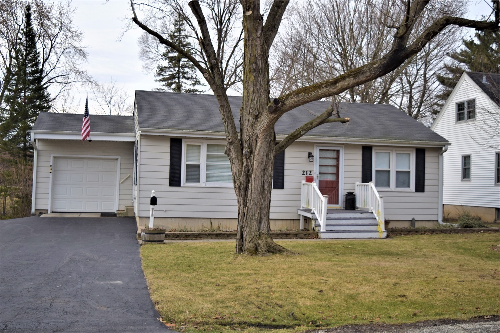 Property Photo:  212 Orton Avenue  IL 60084 