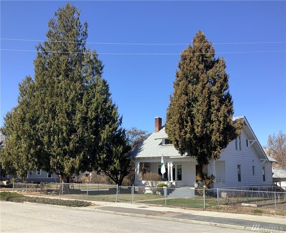 Property Photo:  812  Idaho Street  WA 98801 