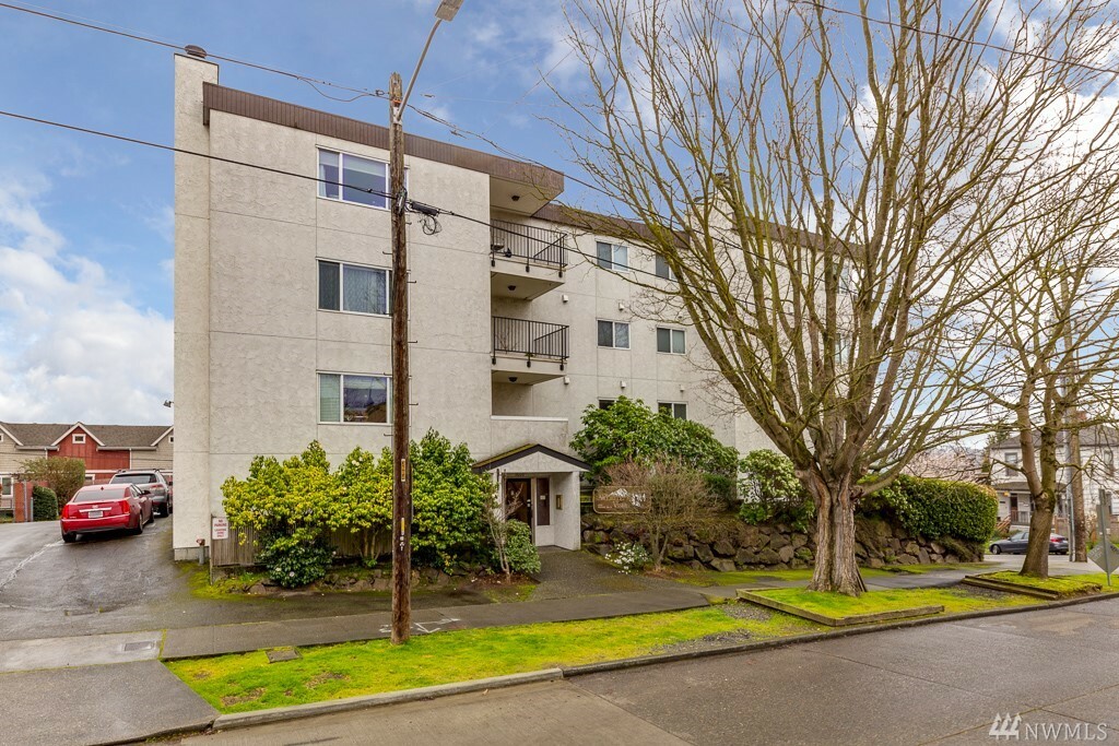 Property Photo:  3600 Whitman Ave N 105  WA 98103 