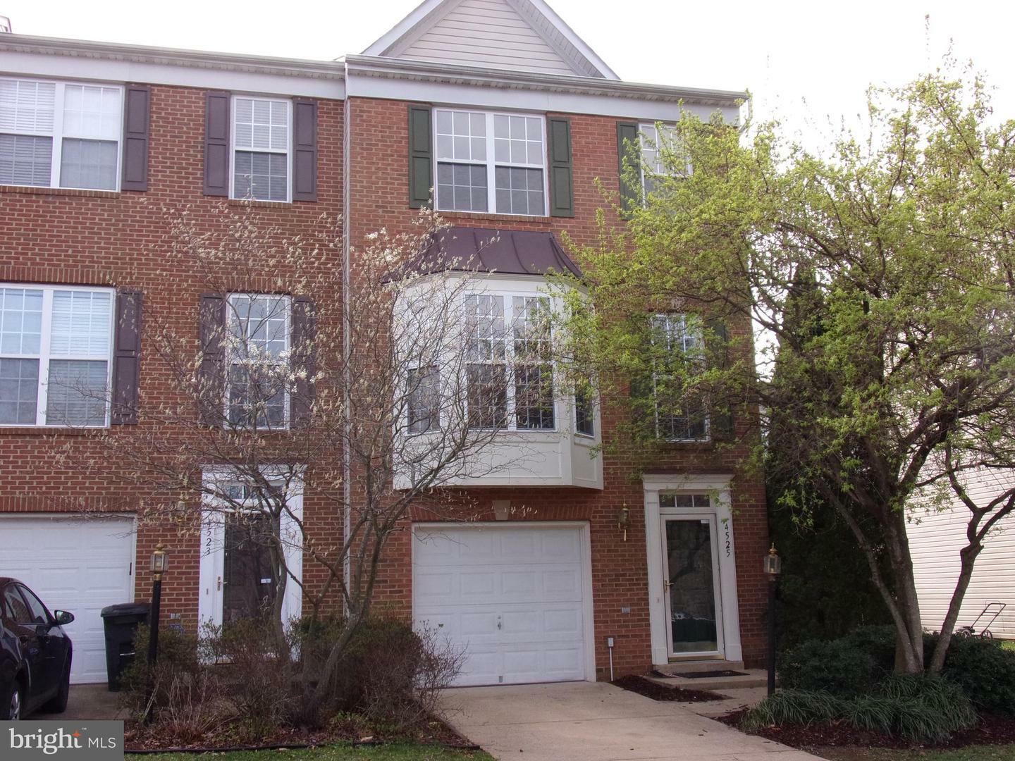 Property Photo: 4525 Torrence Place VA 22193