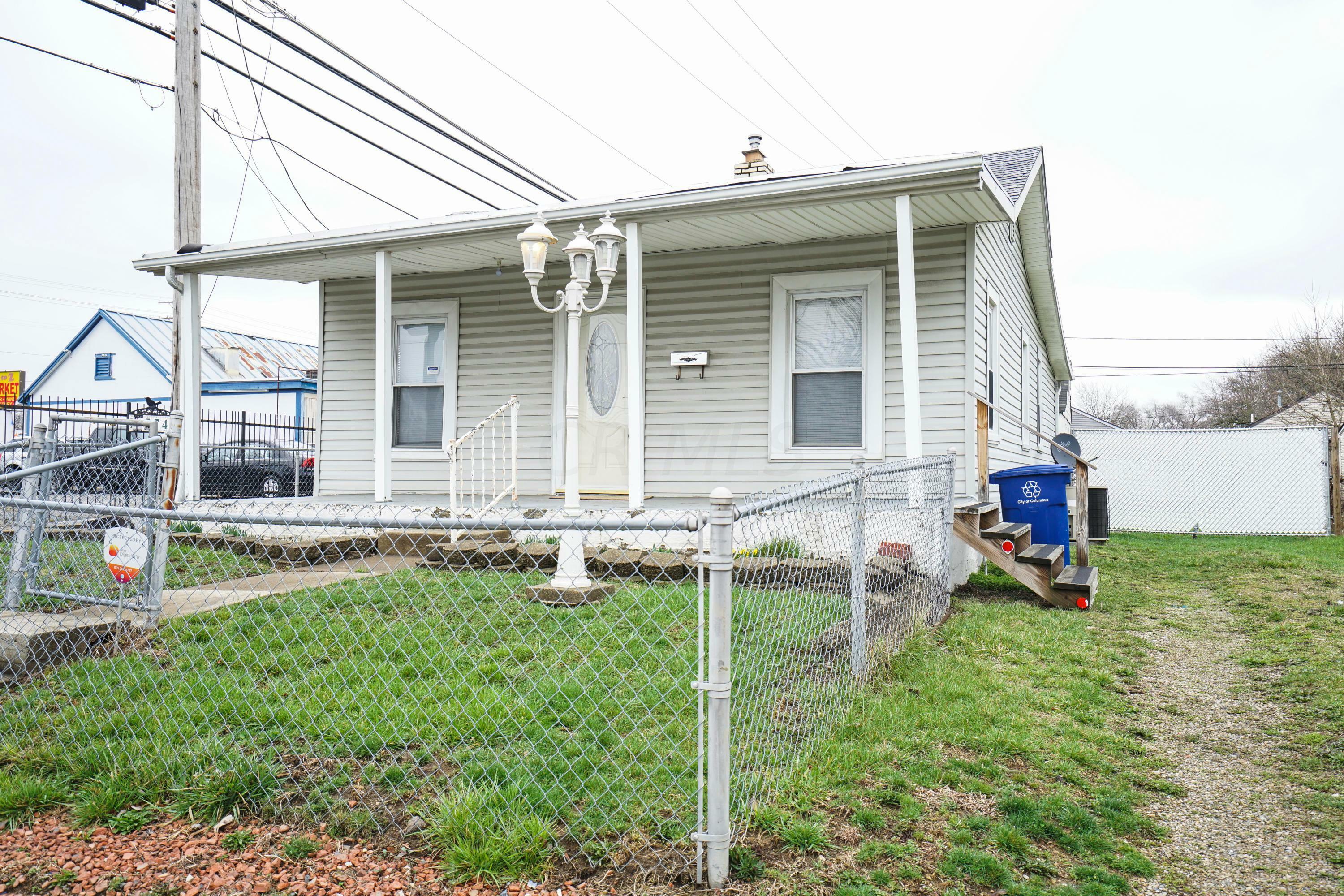 Property Photo:  2374 Grasmere Avenue  OH 43211 