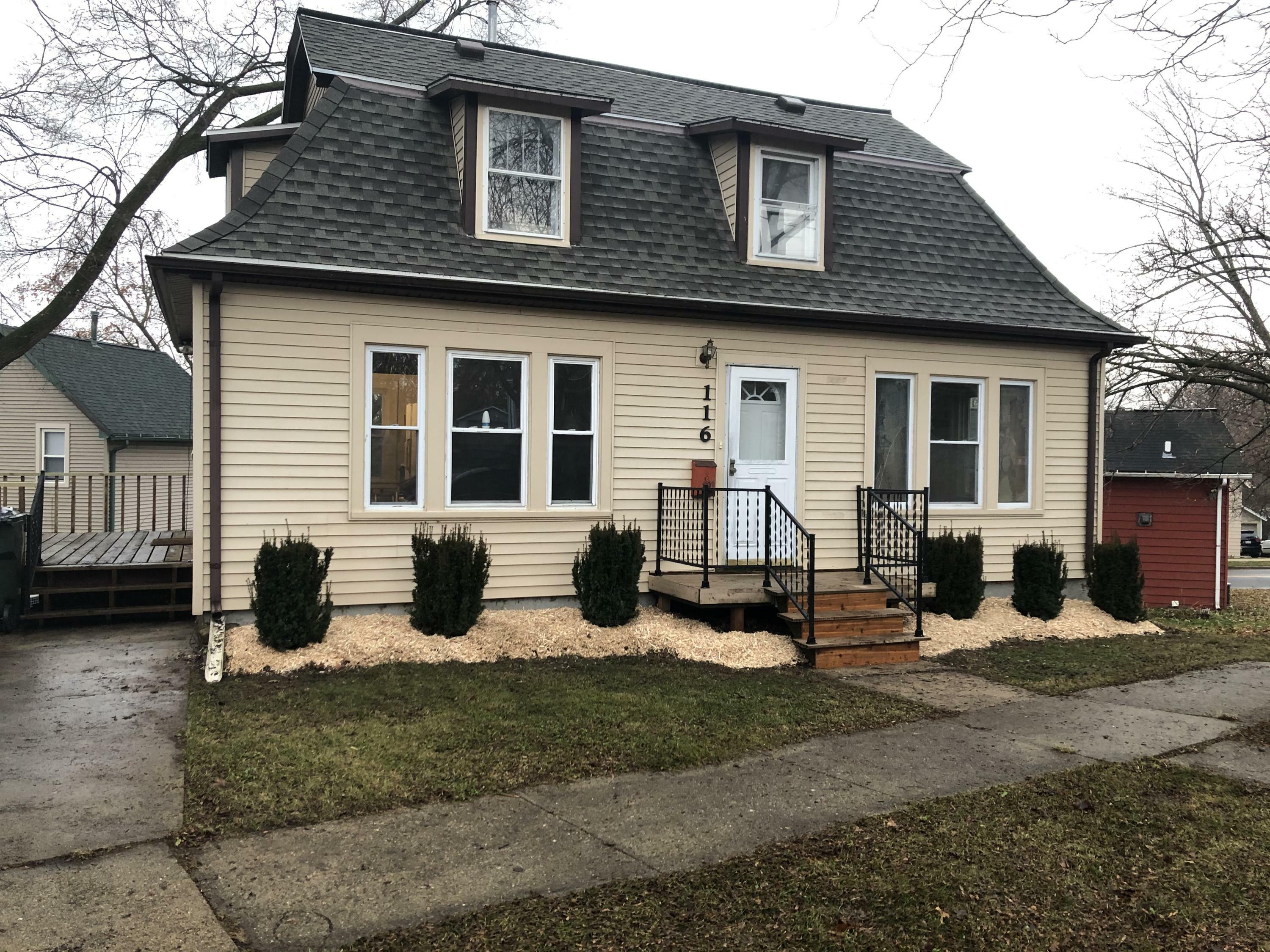 Property Photo:  116 Conkey St  WI 53105 