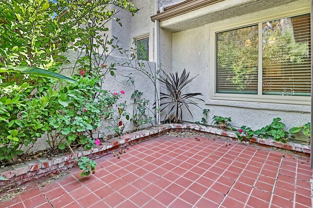 Property Photo:  422 Via Colinas  CA 91362 