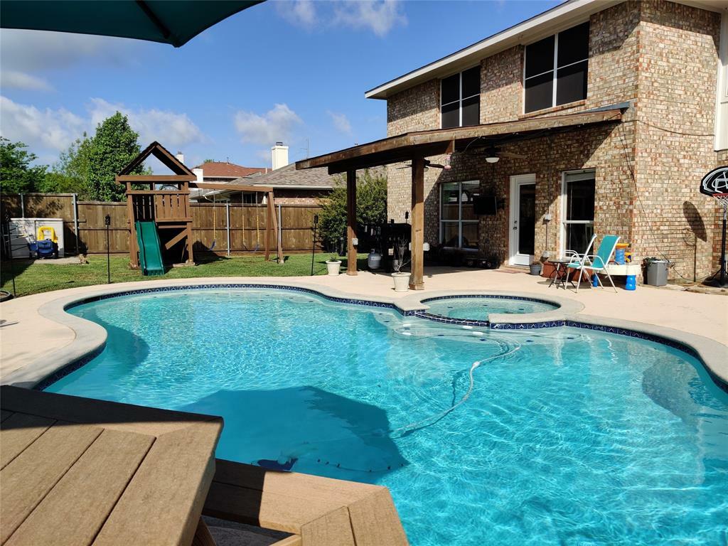 Property Photo:  304 Autumn Breeze Drive  TX 75098 